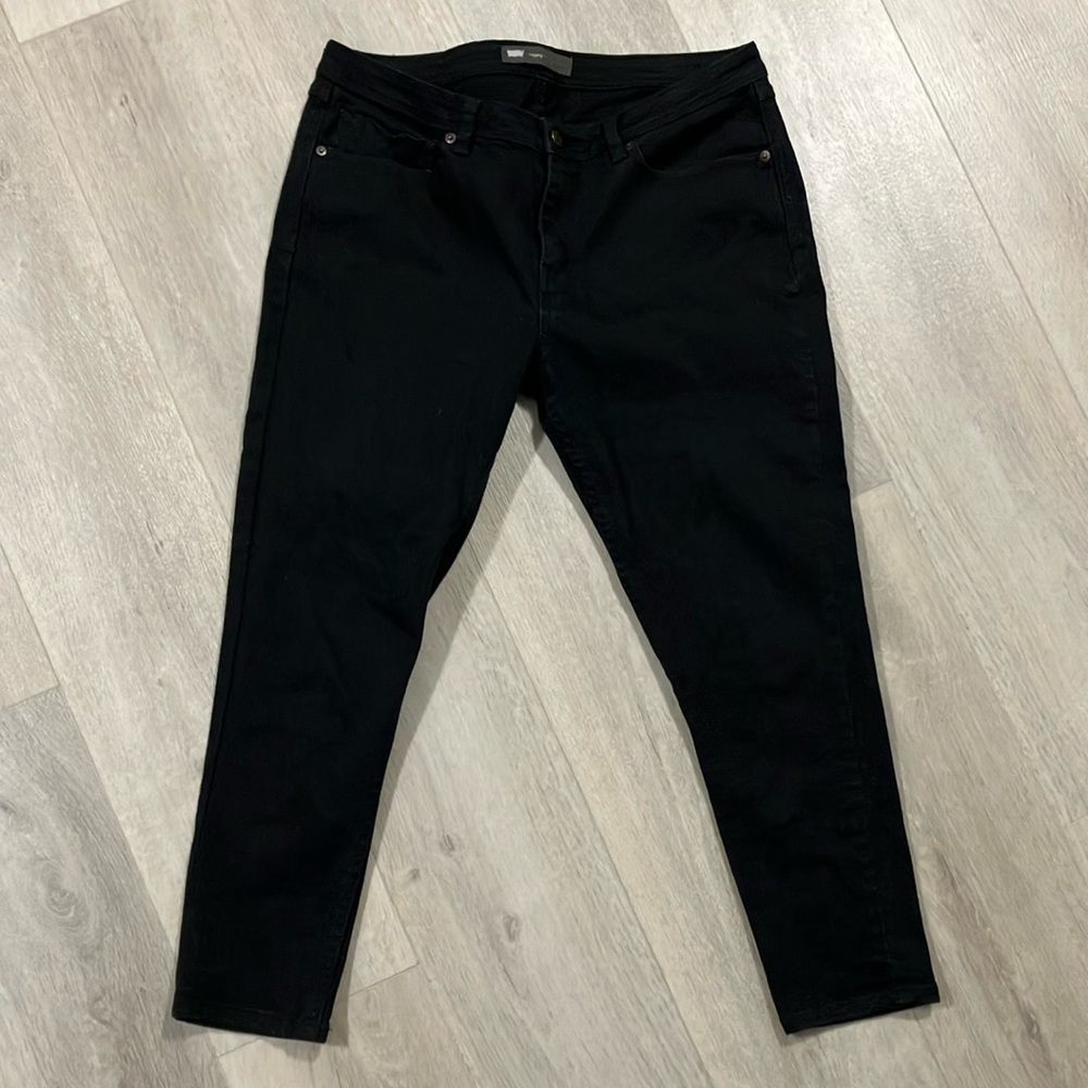 Levi’s, size 33 , ankle length jeans. Black , excellent condition